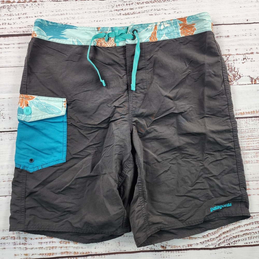 Patagonia Patch Pocket Wavefarer Board Shorts Mens 32 Ink Black Floral 86661